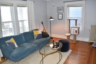 23 Central Rd, Unit 1 in Somerville, MA - Foto de edificio - Building Photo