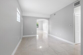 3585 NE 5th St in Homestead, FL - Building Photo - Building Photo