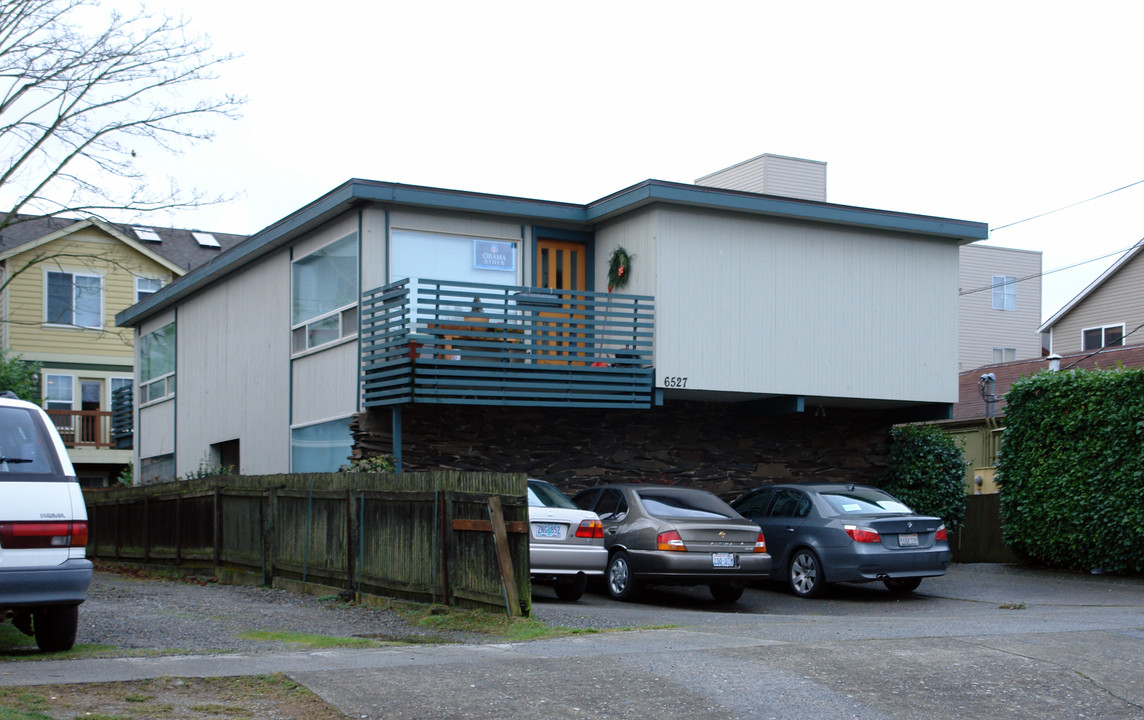 6527 5th Ave NE in Seattle, WA - Foto de edificio