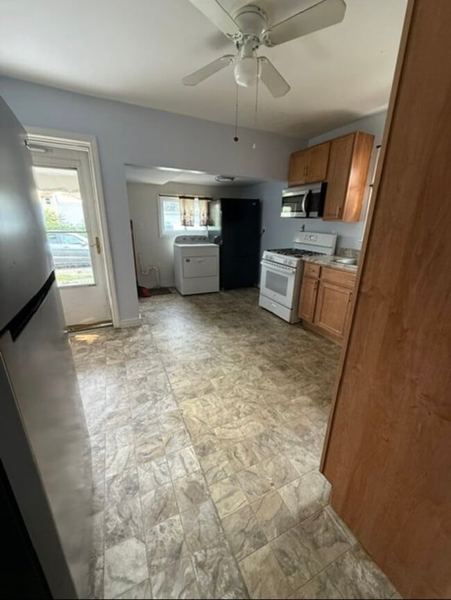 593 Plank Rd in Waterbury, CT - Building Photo - Building Photo