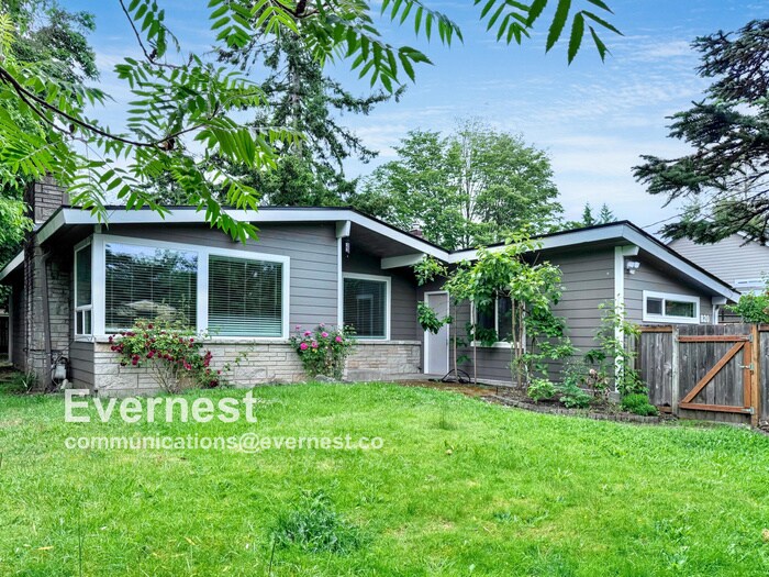820 NE 120th St in Seattle, WA - Building Photo