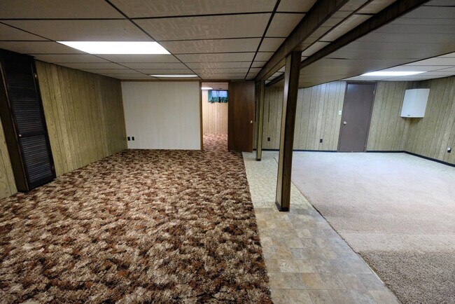 property at 1405 S Oak St