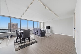 2800 N Lake Shore Dr, Unit # 03015 in Chicago, IL - Building Photo - Building Photo