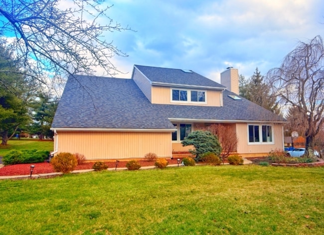 592 Cabot Hill Rd in Bridgewater, NJ - Foto de edificio - Building Photo