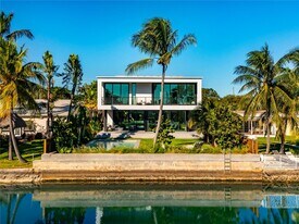 1230 Cleveland Rd in Miami Beach, FL - Building Photo