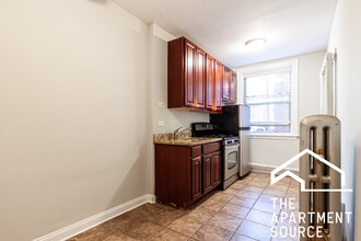 542 W Surf St, Unit W3 in Chicago, IL - Foto de edificio - Building Photo