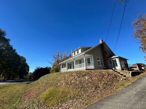 500 Moravian Falls Rd in Wilkesboro, NC - Building Photo - Building Photo