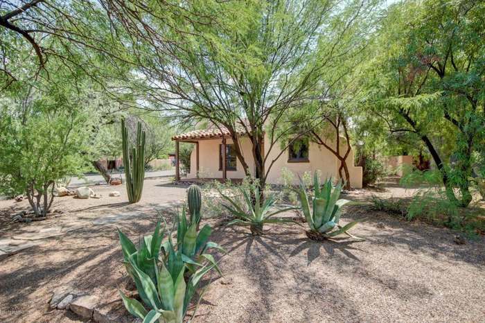 2648 E Drachman St, Unit Main house in Tucson, AZ - Building Photo