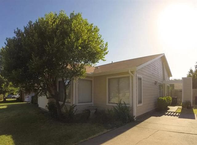 property at 216 Suttonwood Dr