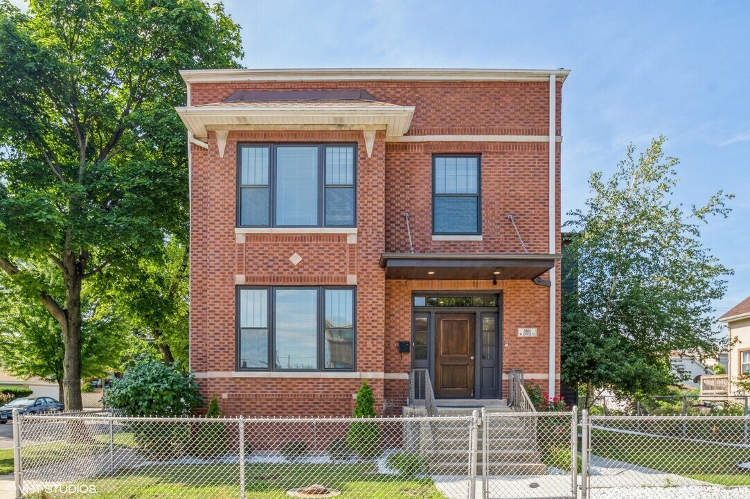 5801 W Ainslie St in Chicago, IL - Building Photo