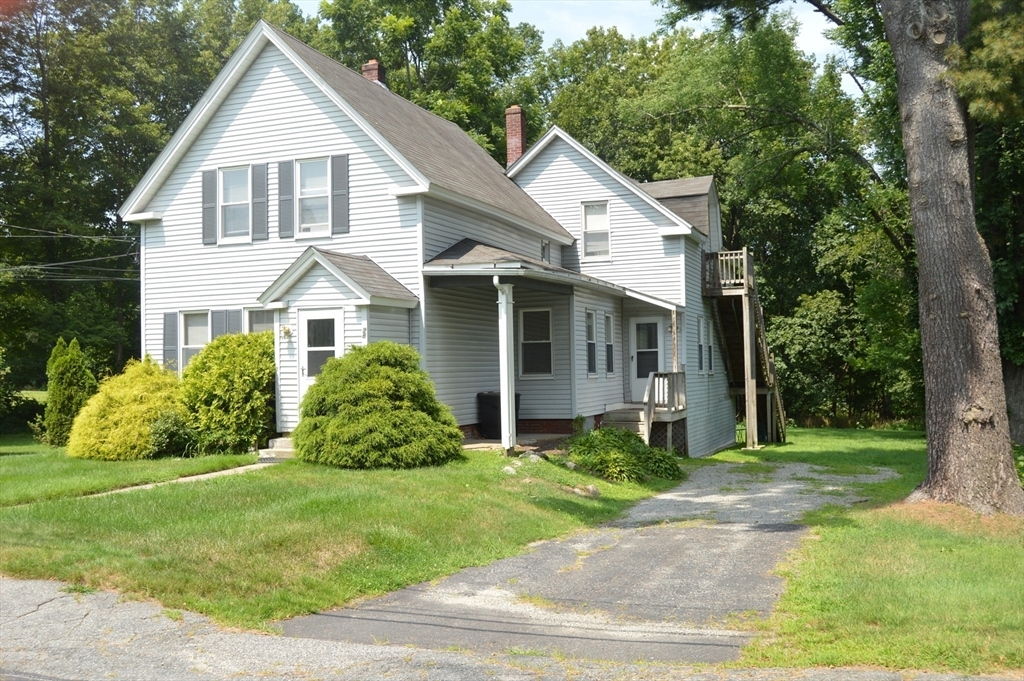 26 E Main St in Southborough, MA - Building Photo