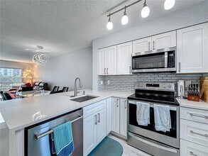 2228 N Cypress Bend Dr in Pompano Beach, FL - Building Photo - Building Photo
