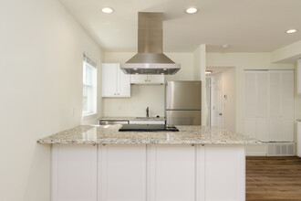 St. Andrews Apartments in St. Charles, MO - Building Photo - Interior Photo