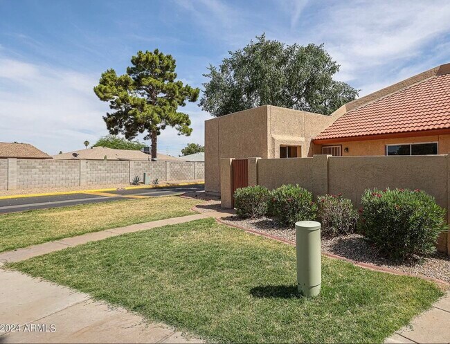 property at 4122 W Calavar Rd