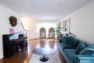 31 Hollow Wood Ln in Greenwich, CT - Building Photo - Building Photo