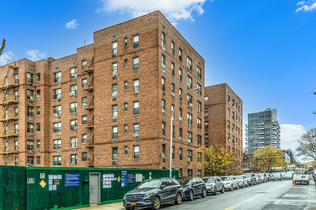 Brocton House in Flushing, NY - Building Photo