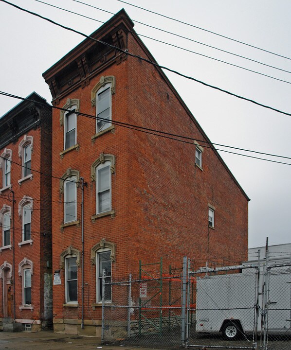 Karen Apartments in Cincinnati, OH - Building Photo