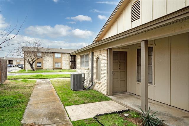 724 E Pecan St in Hurst, TX - Building Photo - Building Photo