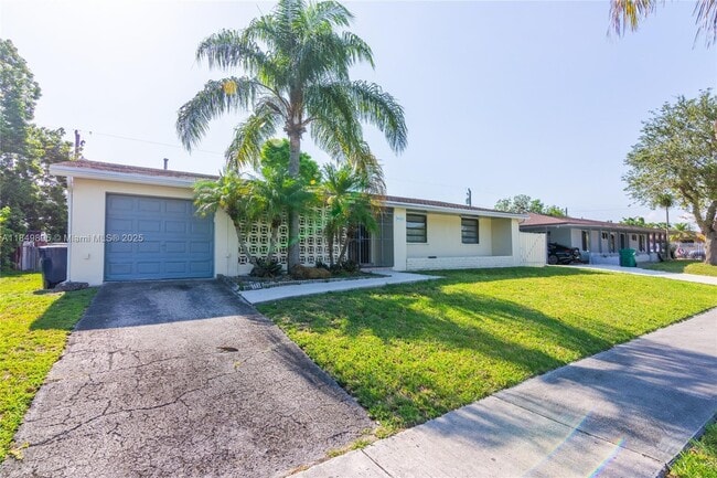 16221 SW 102nd Ave in Miami, FL - Building Photo - Building Photo