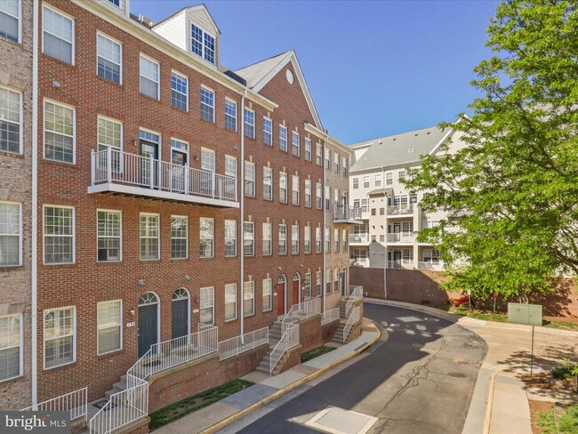 property at 2665 Manhattan Pl