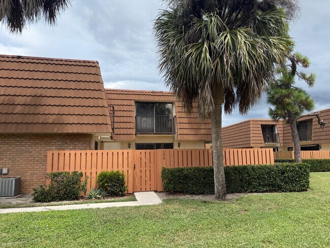 152 Heritage Way in West Palm Beach, FL - Building Photo - Building Photo