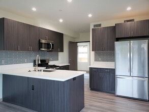 318 N Wilton Pl, Unit 5 in Los Angeles, CA - Foto de edificio - Building Photo