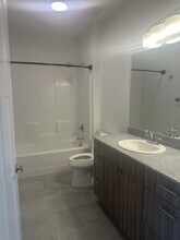 411 Azalea Ct in Talent, OR - Building Photo - Building Photo