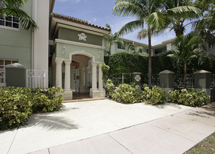 Sabrian Apartments in Coral Gables, FL - Building Photo - Building Photo