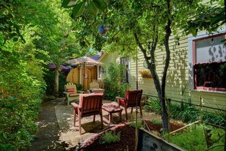 345 N 5th St in Jacksonville, OR - Building Photo - Building Photo
