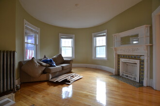 14 Burton St, Unit 1 in Boston, MA - Foto de edificio - Building Photo