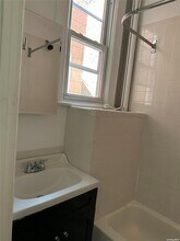 73-23 69th Pl-Unit -2L in Queens, NY - Foto de edificio - Building Photo