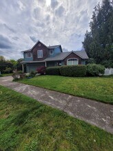 4724 Spring Meadow Ave in Eugene, OR - Building Photo - Building Photo