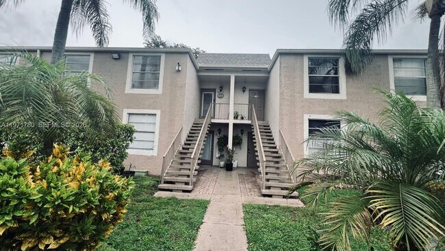 1020 NW 80th Ave in Margate, FL - Building Photo - Building Photo