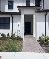 12915 SW 233rd Terrace in Princeton, FL - Building Photo