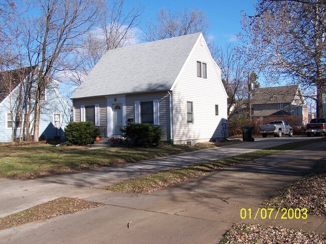 212 Howard Ave, Unit 212 Howard