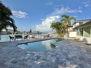320 Palm Island NE in Clearwater, FL - Building Photo - Building Photo