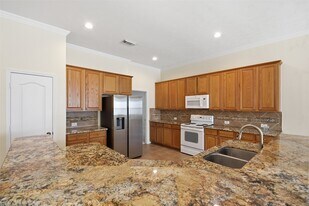 7018 Chapel Meadow Ln in Richmond, TX - Building Photo