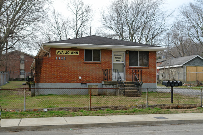 1905 Hermosa St in Nashville, TN - Foto de edificio - Building Photo