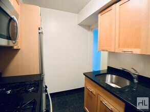 Fourth Avenue in New York, NY - Building Photo - Building Photo