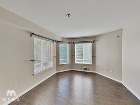 2530 15th Ave W in Seattle, WA - Building Photo