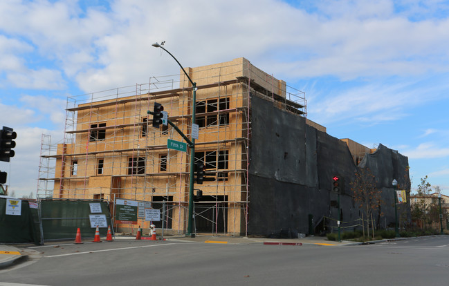 Liner at Alameda Landing in Alameda, CA - Building Photo - Building Photo