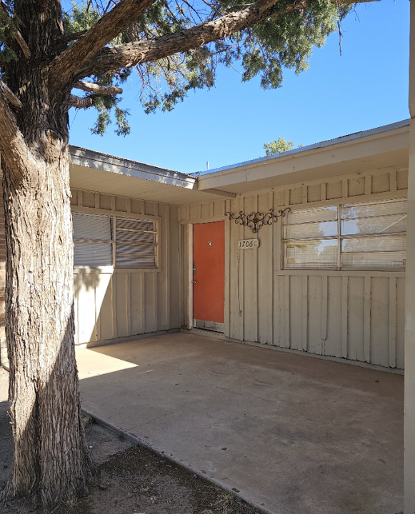 1706 Elkhart Ave in Lubbock, TX - Building Photo