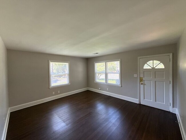 1000 Roanoke Ave in Charlotte, NC - Building Photo - Building Photo