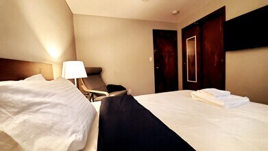 1803 N 200th St in Shoreline, WA - Foto de edificio - Building Photo