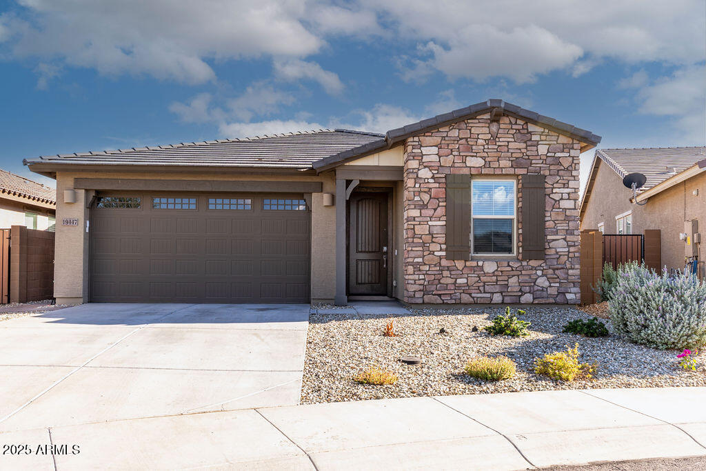 19447 W Mariposa Dr in Litchfield Park, AZ - Building Photo