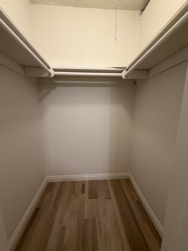 The Westwood Apartments in Downey, CA - Foto de edificio - Building Photo