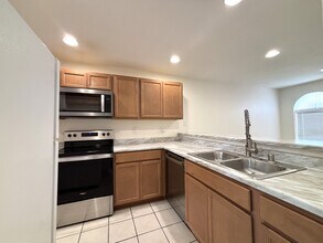 1800 Edmond St, Unit 127 in Las Vegas, NV - Foto de edificio - Building Photo
