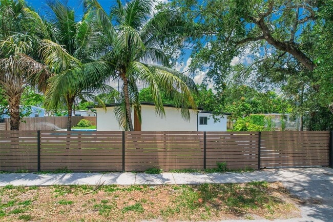 3105 SW 16th St in Fort Lauderdale, FL - Building Photo - Building Photo