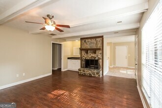 8495 N Pond Dr in Riverdale, GA - Building Photo - Building Photo