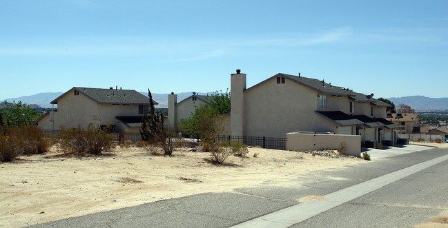 16318 Quantico Rd in Apple Valley, CA - Building Photo - Building Photo